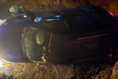 Siirt’te takla atan hafif ticari araçtaki anne-oğul yaralandı

