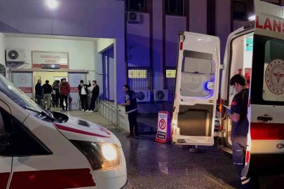 Elektrik işçilerine araç çarptı: 1’i ağır 2 yaralı
