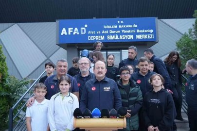 Öğrencilere simülasyonla deprem eğitimi
