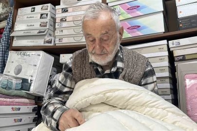 93 yaşındaki ’Yastıkçı Dede’ mesleğini 3 kuşakla geleceğe taşıyor
