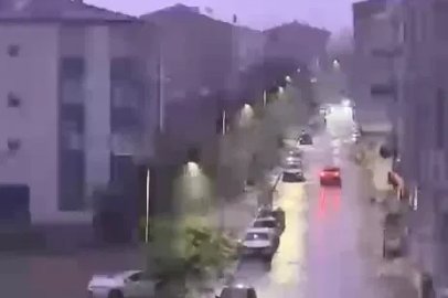 Elazığ’da şimşekler geceyi aydınlattı
