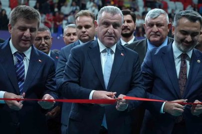 Gençlik ve Spor Bakanı Bak, Kırıkkale’de yeni spor salonunun açılışını yaptı
