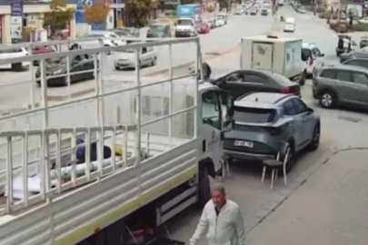 Kırşehir’de ters yönden giden motosikletin otomobile çarptığı anlar görüntülendi
