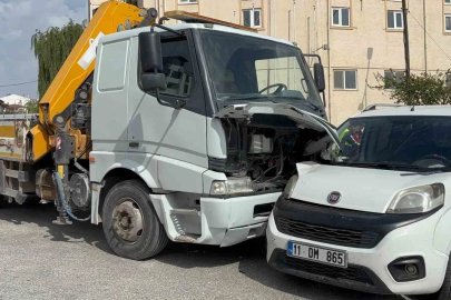Bilecik’te vinç ile hafif ticari araç çarpıştı: 1 yaralı
