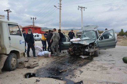 Antalya’da iki kamyonet çarpıştı: 1 ölü, 2 yaralı
