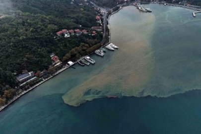 İstanbul’da yağmurun etkisiyle denizin rengi değişti: Boğaz’daki renk değişimi havadan görüntülendi
