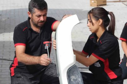 Babasını izleyerek büyüyen kız, kaportacılığı meslek edindi
