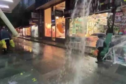 Antalya’da sağanak yağış hayatı olumsuz etkiledi
