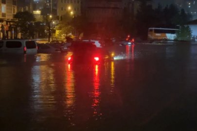 Sarıyer’de otoparkta araçlar sular içinde kaldı
