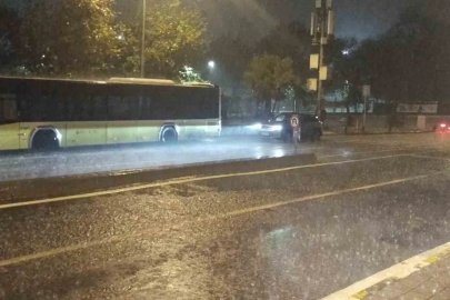 Beykoz’da sağanak yağış yolları göle çevirdi
