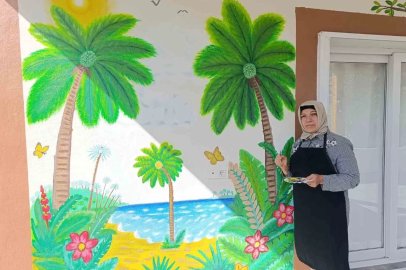 Çocukluk hayalini evinin duvarına yansıttı: Müstakil evini sergi salonuna dönüştürdü

