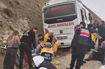 Korkuteli-Fethiye yolunda midibüs kazası: 9 yaralı
