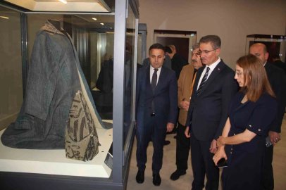 Mevlana’nın hırkası ve Şems-i Tebrizi’nin serpuşu Erzurum’da sergileniyor
