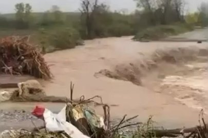Kocaeli’de sağanak yağış sele dönüştü: Ev ve iş yerlerini su bastı, yollar göle döndü
