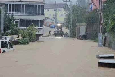 Zonguldak’ta sağanak yolları göle çevirdi: Metrekareye 80 kilogram yağış
