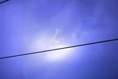 Diyarbakır’da şimşekler geceyi gündüze çevirdi
