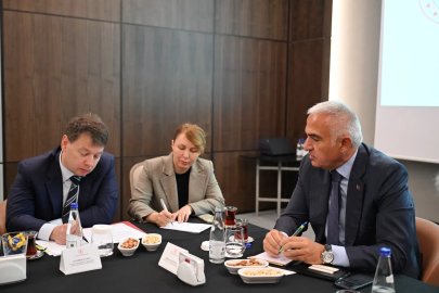 Bakan Ersoy, Antalya’da Rus diplomatlarla bir araya geldi
