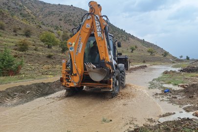 Erzincan’da sağanak sonrası sulama kanalları taştı