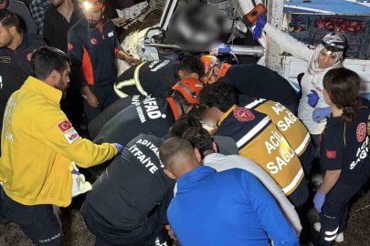 Kamyonet traktöre arkadan çarptı: 1 ölü, 1 yaralı
