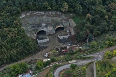 Trabzon’da yapımı süren Güney Çevre Yolu’nda ilk tünelde ışık görüldü
