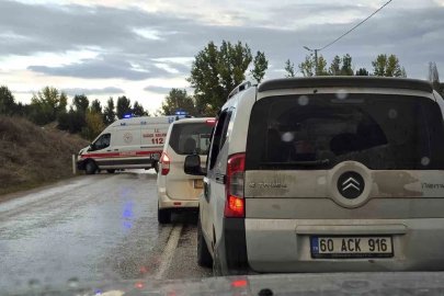 Tokat’ta iki aracın kafa kafaya çarpıştığı kazada 5 kişi yaralandı
