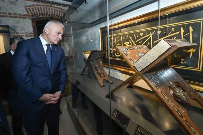Kabe’de imzası olan Türk hattattan milletine paha biçilmez armağan
