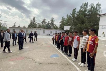 AK Partili Başkandan şampiyon okula hediye yağmuru
