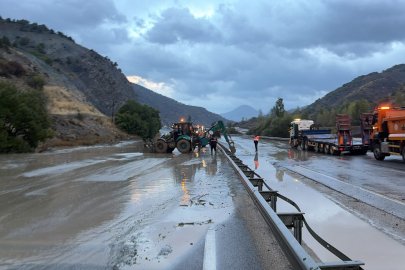 Erzincan-Erzurum kara yolu kontrollü olarak trafiğe açıldı