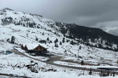 Kartalkaya’da kar yağışı aralıklarla etkisini sürdürüyor
