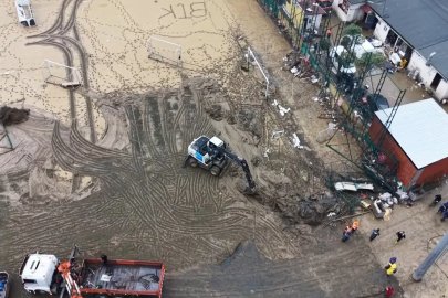 Ayazağa’da sel sonrası riskli yapıların yıkımına başlandı
