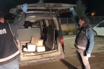 Özenle paketlenmiş kutulardan cephanelik çıktı
