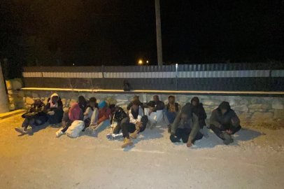İzmir’de 16 düzensiz göçmen yakalandı
