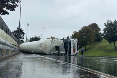 Bakırköy’de LNG yüklü tanker yan yattı, yol trafiğe kapatıldı
