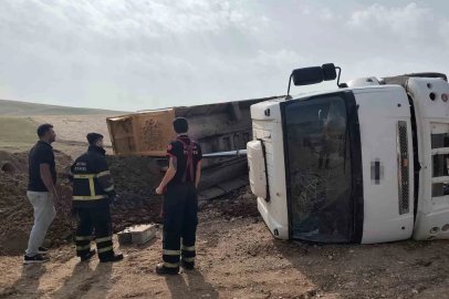 Batman’da kum yüklü kamyon devrildi: 1 yaralı
