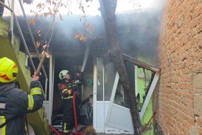 Elektrikli battaniye evi küle çevirdi, yaşlı adam son anda kurtuldu
