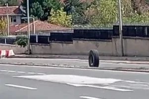 Ankara’da seyir halindeki EGO otobüsünün lastikleri koptu
