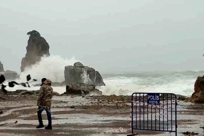 Amasra’da dalga boyu 10 metreyi aştı
