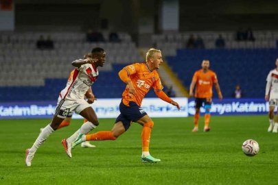 Trendyol Süper Lig: Başakşehir: 1 - Gaziantep FK: 0 (İlk yarı)
