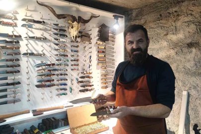 Hayalini odunlukta gerçekleştirdi: Hurda metalleri sanata dönüştürüyor
