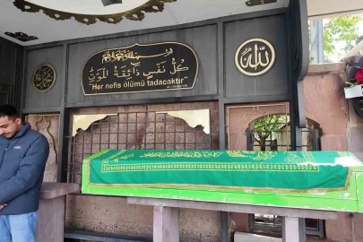 9 ay önce emekli oldu, kalp krizi hayattan kopardı: Ruhi Öğretmen son yolculuğuna uğurlandı
