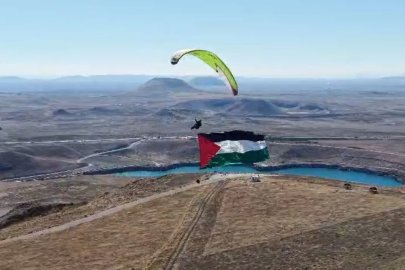 Yamaç paraşütü ile Filistin bayrağı açtı
