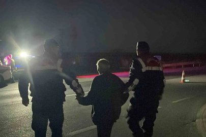 Karaman’da kazanın şokunu yaşayan yaşlı sürücüyü jandarma teselli etti
