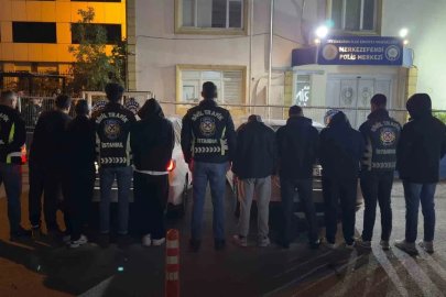 Zeytinburnu’nda trafikte araçlarından inip kavga ettiler
