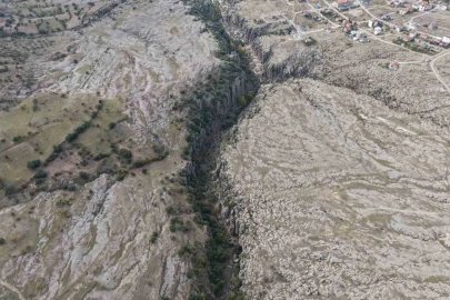 Aksaray’ın Manastır Vadisi kayadan oyma evleri ve doğal güzellikleriyle ilgi çekiyor
