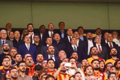 Sergen Yalçın derbiyi stattan takip etti
