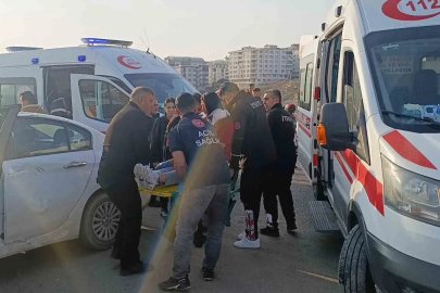 Siirt’te otomobil ile motosiklet çarpıştı: 2 yaralı
