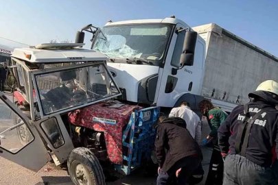 Tokat’ta tır traktörle çarpıştı: 2 ölü, 1 yaralı
