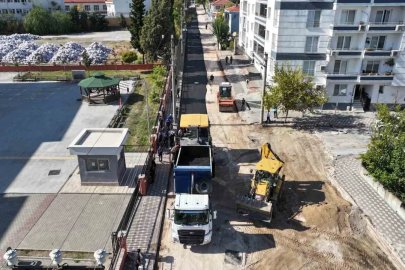 Kırkağaç’ta 1 kilometrelik yola 4 bin ton sıcak asfalt
