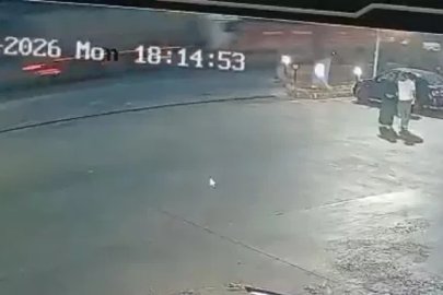 Pancar yüklü traktöre tır çarptı, şeker pancarları yola saçıldı
