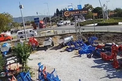 Kamyonetin altında kalmaktan son anda kurtuldu, o anlar kamerada
